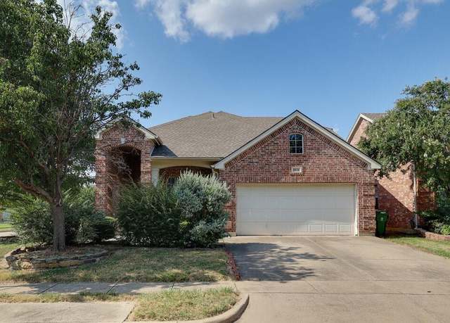 Property at 1031 Loblolly Pine Dr, Arlington, TX 76012, 4 beds, 3.5 baths