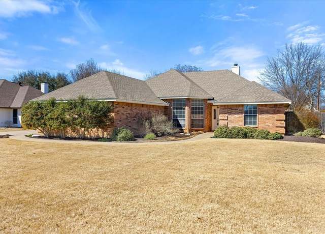 Property at 604 Monterrey Ct, Granbury, TX 76049, 4 beds, 3 baths