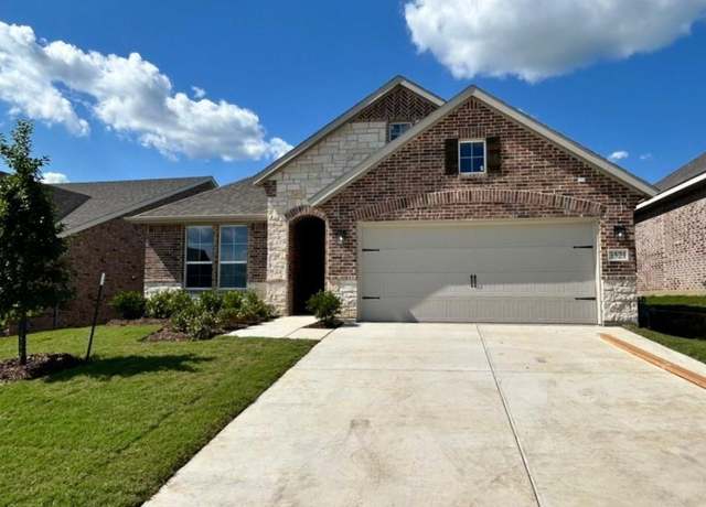Property at 3521 Columbus St, Gainesville, TX 76240, 3 beds, 2 baths