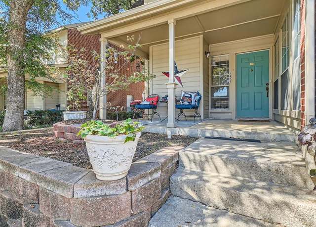 Property at 1424 Meadowood Village Dr, Fort Worth, TX 76120, 1 bed, 1.5 baths