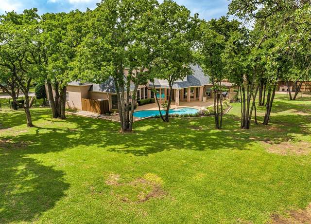 Property at 1713 Broadmoor Dr, Keller, TX 76262, 5 beds, 5.5 baths