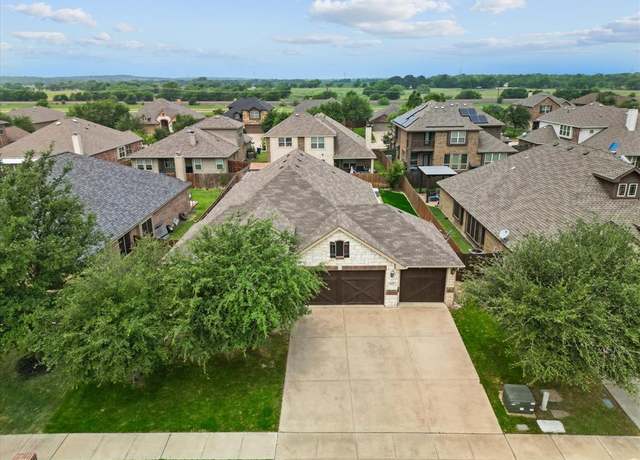 Property at 827 Silverthorne Dr, Burleson, TX 76028, 4 beds, 2 baths