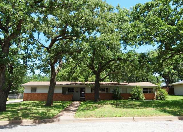 Property at 1431 Brazos St, Graham, TX 76450, 4 beds, 2 baths