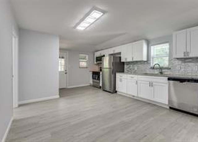 Property at 128 Stephens St, Waxahachie, TX 75165, 3 beds, 1 bath