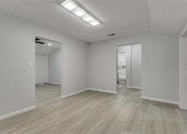 Property at 128 Stephens St, Waxahachie, TX 75165, 3 beds, 1 bath