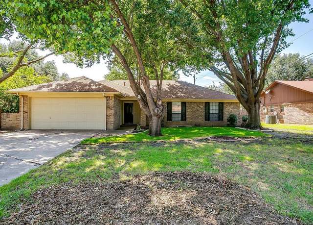 Property at 920 Arrow Wood St, Benbrook, TX 76126, 3 beds, 2 baths