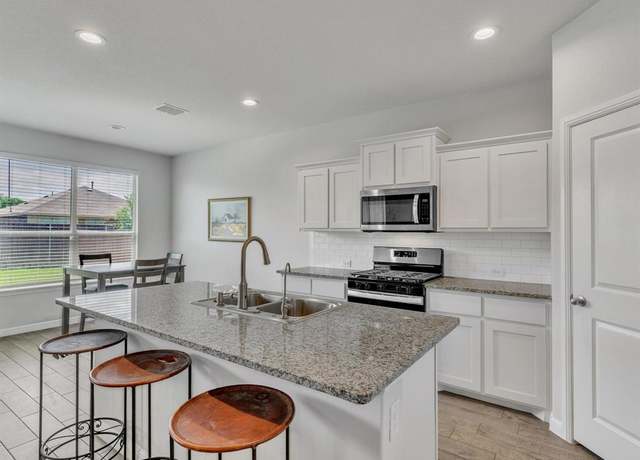 Property at 133 Hollytree Ln, Boyd, TX 76023, 3 beds, 2 baths