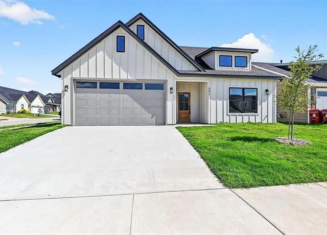 Property at 501 Southern Dr, Sherman, TX 75092, 3 beds, 2 baths