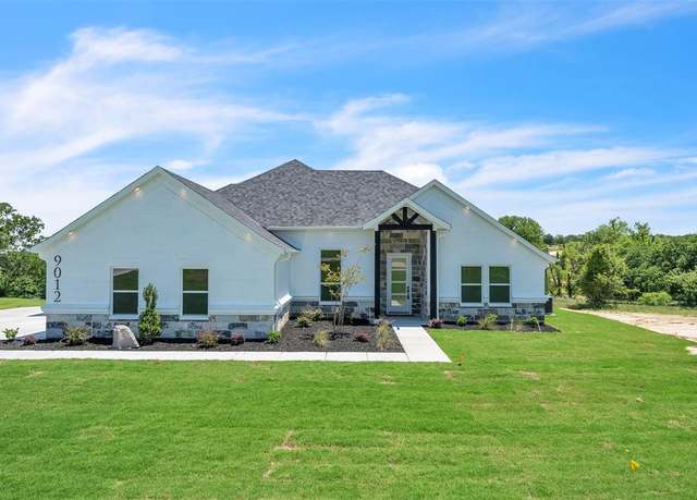 Property at 9012 Valley Oak Ct, Springtown, TX 76082, 3 beds, 2 baths