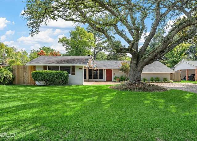 Property at 858 River Rd, Shreveport, LA 71105, 3 beds, 2 baths