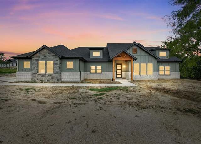 Property at 117 Goldfinch Ln, Weatherford, TX 76088, 3 beds, 2.5 baths