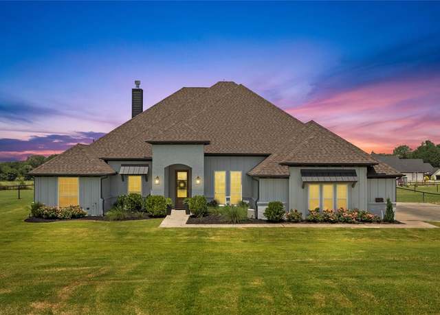 Property at 224 Gallatin Rd, Weatherford, TX 76087, 3 beds, 2.5 baths