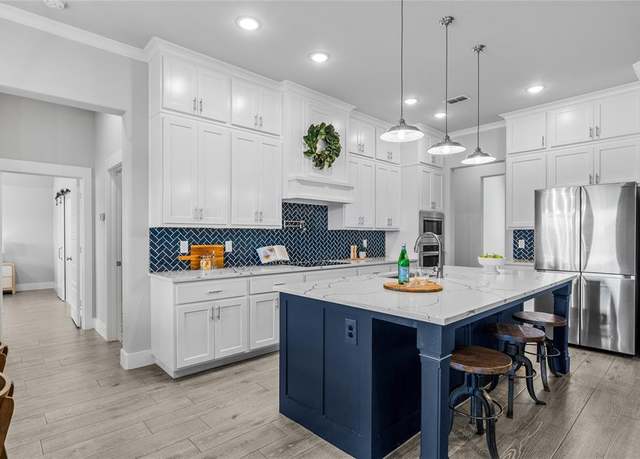 Property at 224 Gallatin Rd, Weatherford, TX 76087, 4 beds, 2.5 baths