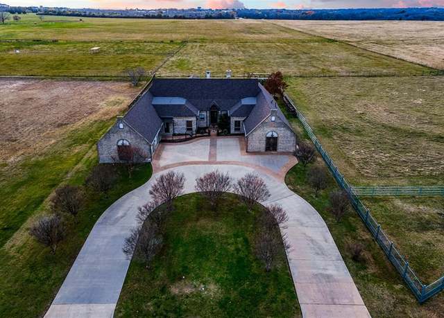 Property at 1504 Cumberland Dr, Corsicana, TX 75110, 5 beds, 6 baths