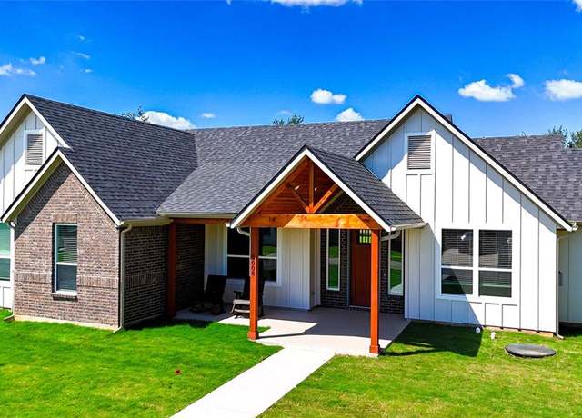 Property at 5008 San Marcos Dr, Granbury, TX 76048, 3 beds, 2.5 baths