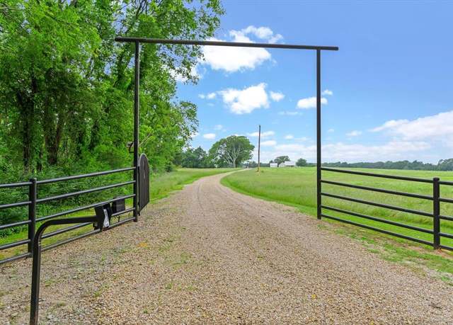 Property at 290 Vz County Road 2143, Canton, TX 75103, 2 beds, 2.5 baths