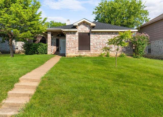 Property at 12715 Bluffview Dr, Balch Springs, TX 75180, 3 beds, 2 baths