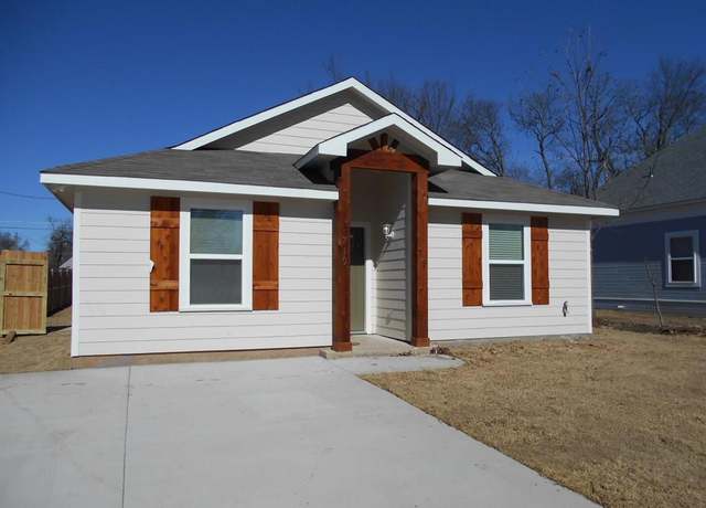 Property at 719 W Texas St, Denison, TX 75020, 3 beds, 2 baths