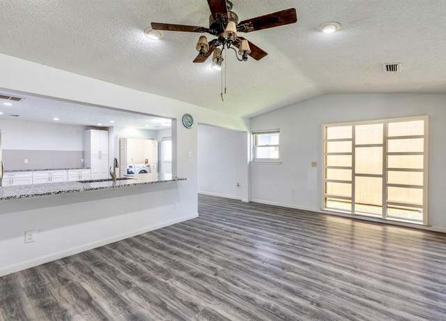 Property at 2102 Aspen Ln, Garland, TX 75044, 3 beds, 2 baths