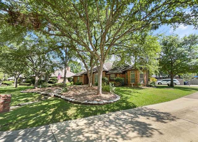 Property at 28 Rolling Hills Cir, Denton, TX 76205, 4 beds, 3 baths