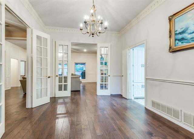 Property at 28 Rolling Hills Cir, Denton, TX 76205, 4 beds, 3 baths