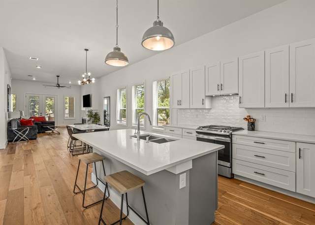 Property at 908 Muncie Ave, Dallas, TX 75212, 3 beds, 3.5 baths