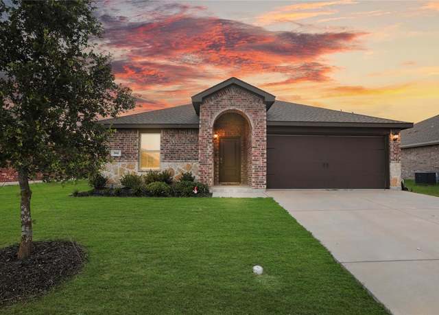 Property at 702 Cottonwood Way, Royse City, TX 75189, 4 beds, 2 baths