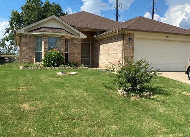Property at 3511 Austin St, Gainesville, TX 76240, 3 beds, 2 baths