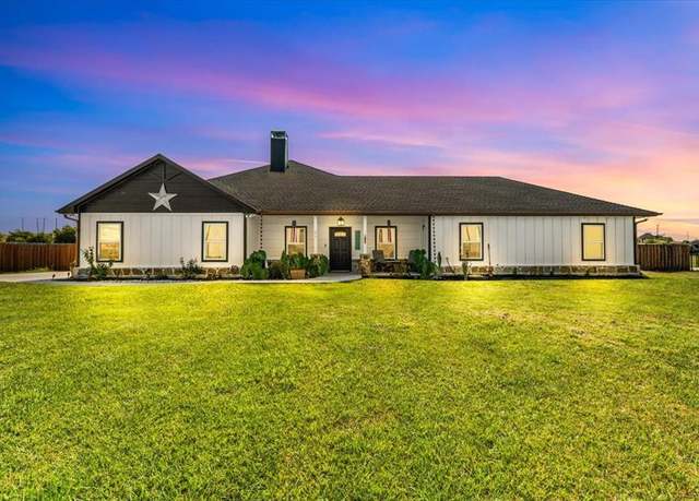 Property at 1072 Justin Dr, Springtown, TX 76082, 4 beds, 2.5 baths