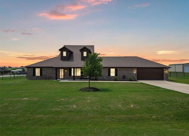 Property at 194 Hillcrest Ln, Decatur, TX 76234, 4 beds, 2 baths