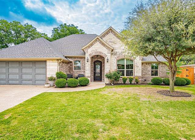 Property at 1302 Joshua Way, Granbury, TX 76048, 4 beds, 3 baths