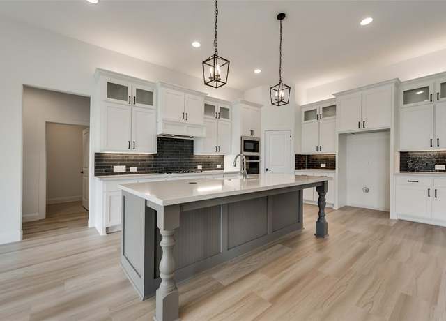 Property at 1117 Barrix Dr, Forney, TX 75126, 4 beds, 3.5 baths