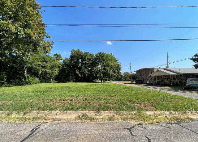 Property at 1017 5th St NE, Paris, TX 75460