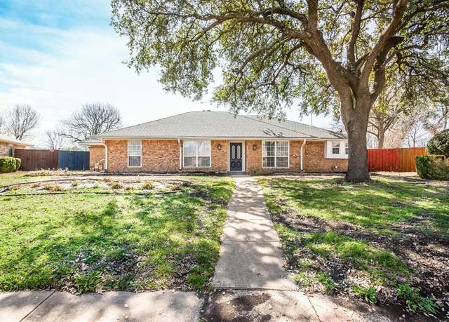 Property at 206 Willowcrest Dr, Garland, TX 75040, 3 beds, 2.5 baths