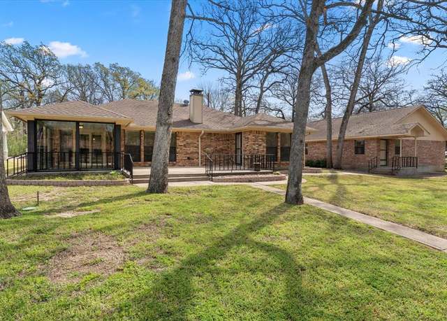 Property at 215 Lakeview Dr, Trinidad, TX 75163, 3 beds, 3 baths