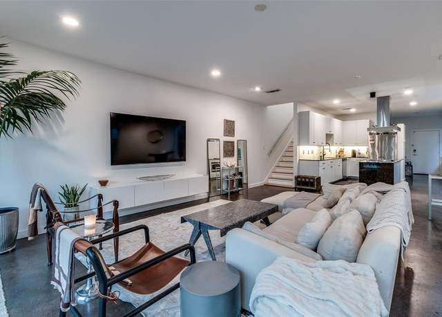 Property at 4210 Munger Ave, Dallas, TX 75204, 3 beds, 2.5 baths