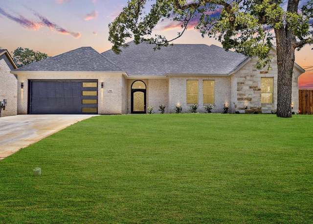 Property at 705 Ross Trl, Arlington, TX 76012, 4 beds, 2.5 baths