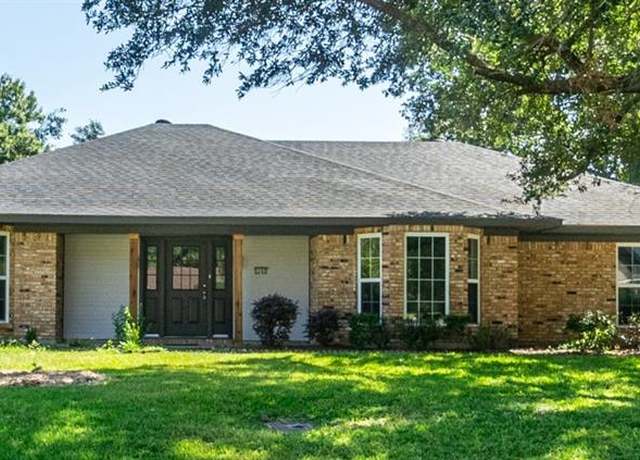 Property at 2202 Landau Ln, Bossier City, LA 71111, 4 beds, 3 baths