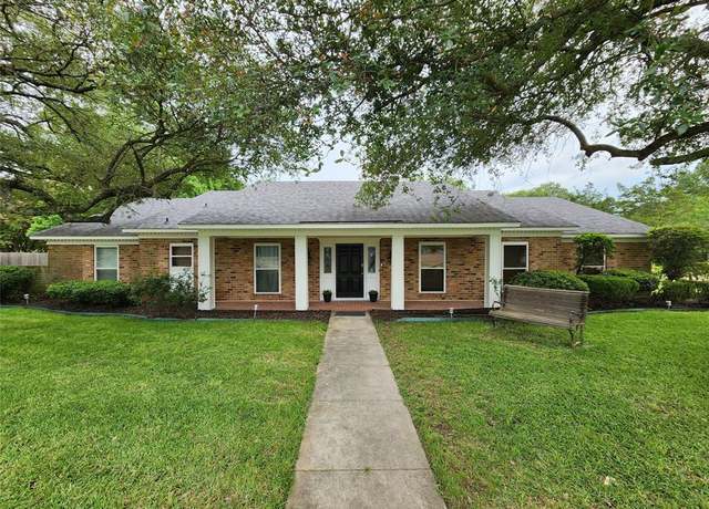 Property at 589 Spring Lake Dr, Shreveport, LA 71106, 4 beds, 4 baths