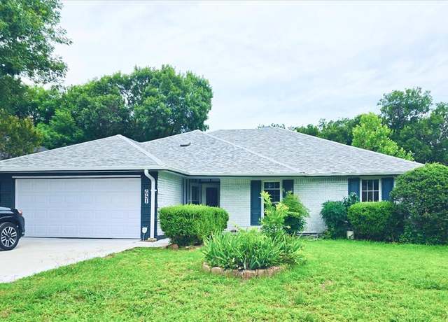 Property at 651 Brookside Dr, Cedar Hill, TX 75104, 4 beds, 2 baths