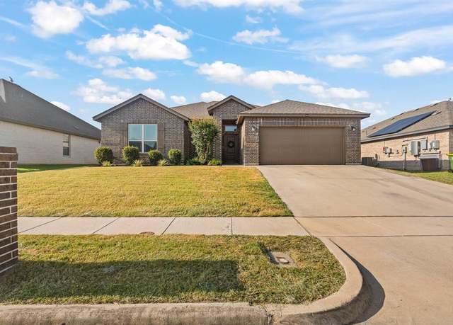 Property at 402 Stoneridge Dr, Hillsboro, TX 76645, 3 beds, 2 baths