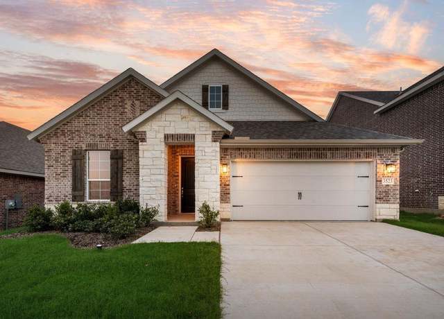 Property at 3523 Columbus St, Gainesville, TX 76240, 3 beds, 2 baths