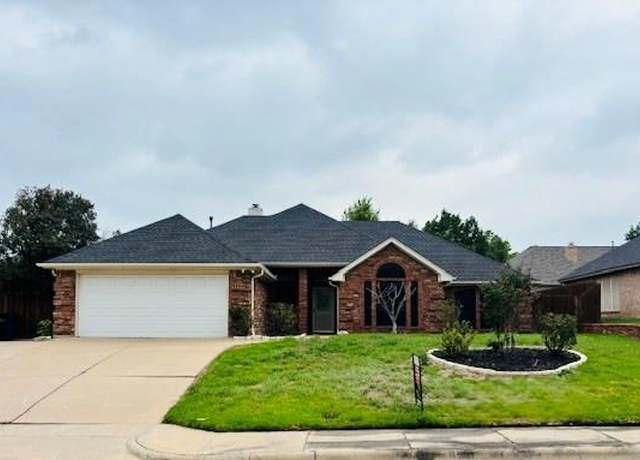 Property at 432 Shelby Dr, Burleson, TX 76028, 3 beds, 2 baths