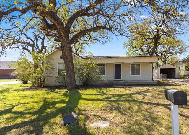 Property at 1610 Irvin St, Bridgeport, TX 76426, 4 beds, 2 baths