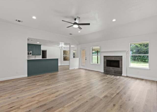 Property at 2517 Hayley Dr, Weatherford, TX 76085, 3 beds, 2 baths
