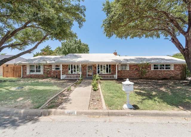 Property at 1421 Meadow Ln, Midlothian, TX 76065, 3 beds, 2 baths