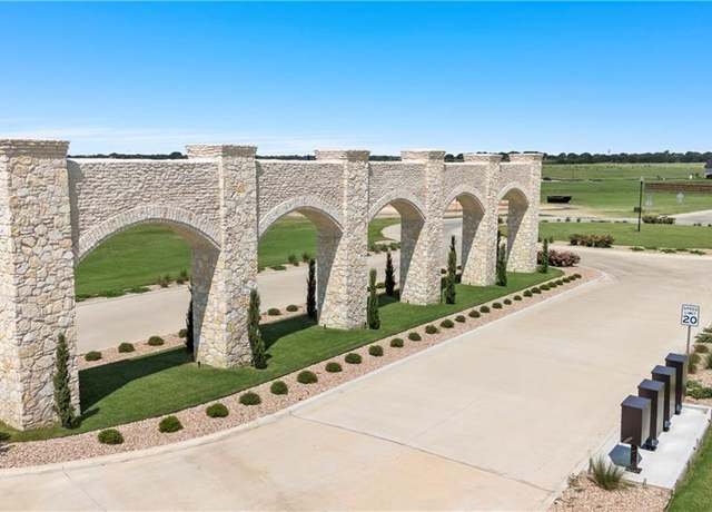 Property at 933 Rosenthal Pkwy, Lorena, TX 76655