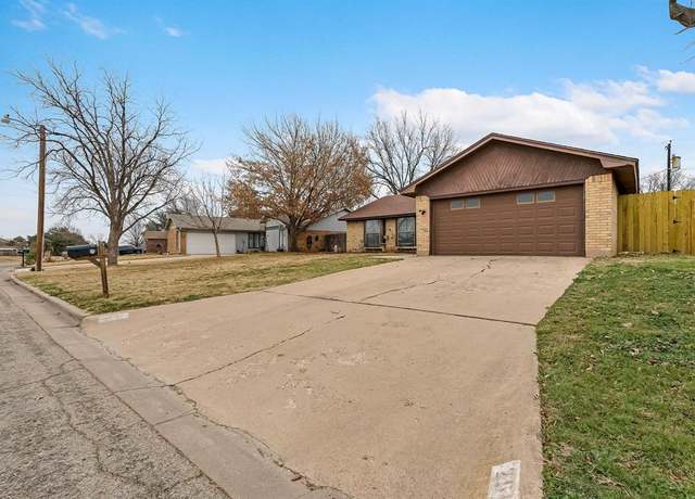 Property at 2517 Button Willow Pkwy, Abilene, TX 79606, 3 beds, 2 baths