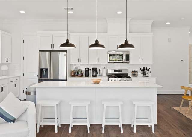 Property at 5014 Mission Ave Unit A, Dallas, TX 75206, 4 beds, 4.5 baths