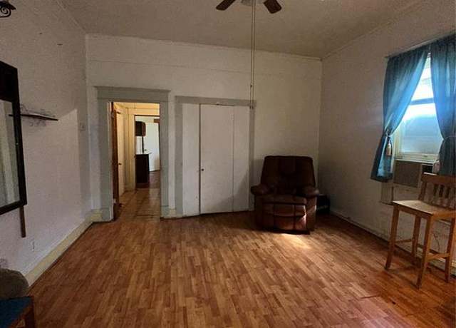Property at 810 N Madison Ave, Dallas, TX 75208, 3 beds, 2 baths